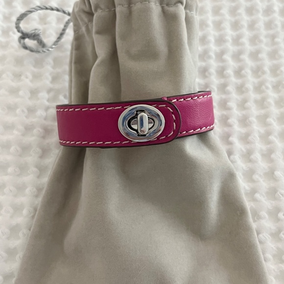 New Coach Leather Wrap Turnlock Bracelet Fuchsia/Magenta/Hot Pink - Picture 14 of 14